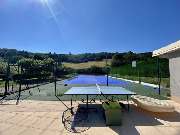 Maison exceptionnelle à vendre à Bourg Argental avec piscine et terrasse 