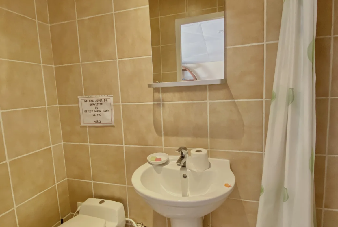 Maison exceptionnelle à vendre à Bourg Argental avec piscine et terrasse 