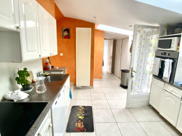 Maison exceptionnelle à vendre à Bourg Argental avec piscine et terrasse 