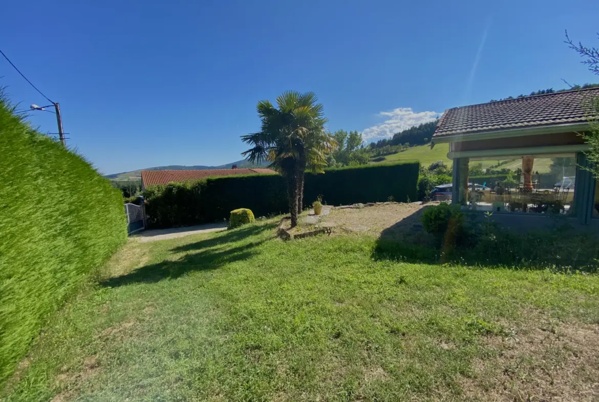 Maison exceptionnelle à vendre à Bourg Argental avec piscine et terrasse 