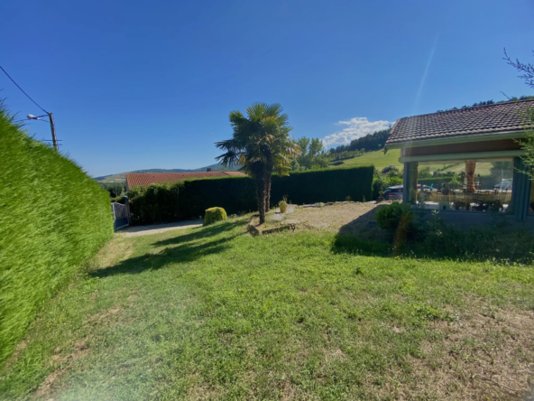 Maison exceptionnelle à vendre à Bourg Argental avec piscine et terrasse 