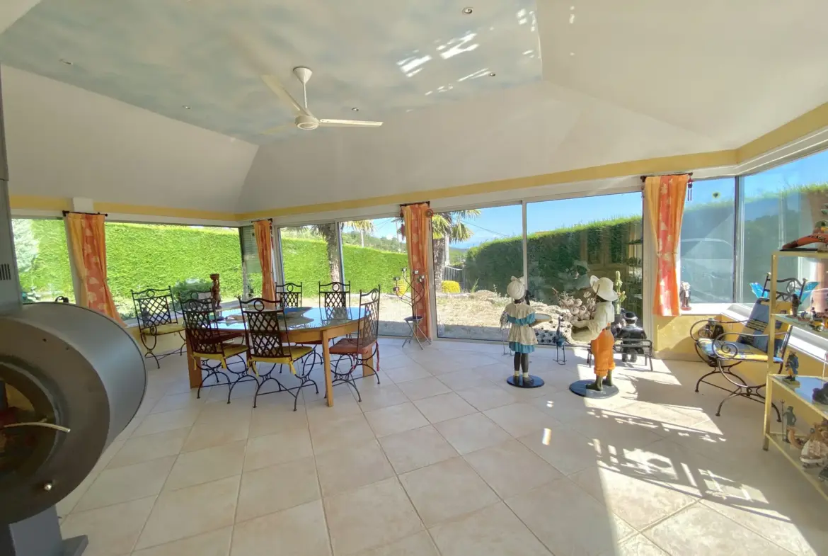 Maison exceptionnelle à vendre à Bourg Argental avec piscine et terrasse 