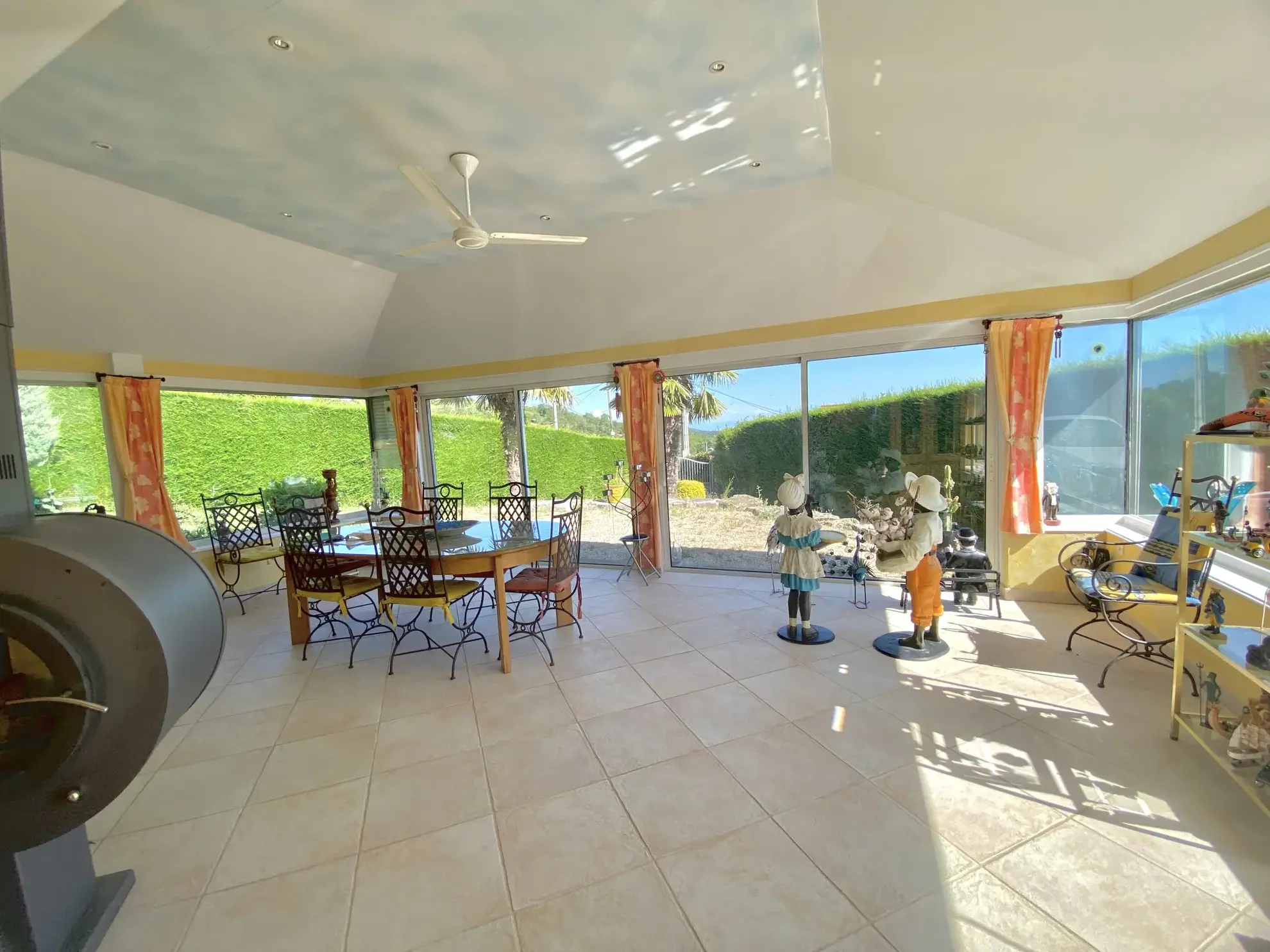 Maison exceptionnelle à vendre à Bourg Argental avec piscine et terrasse 
