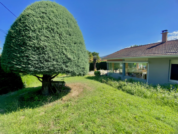 Maison exceptionnelle à vendre à Bourg Argental avec piscine et terrasse 
