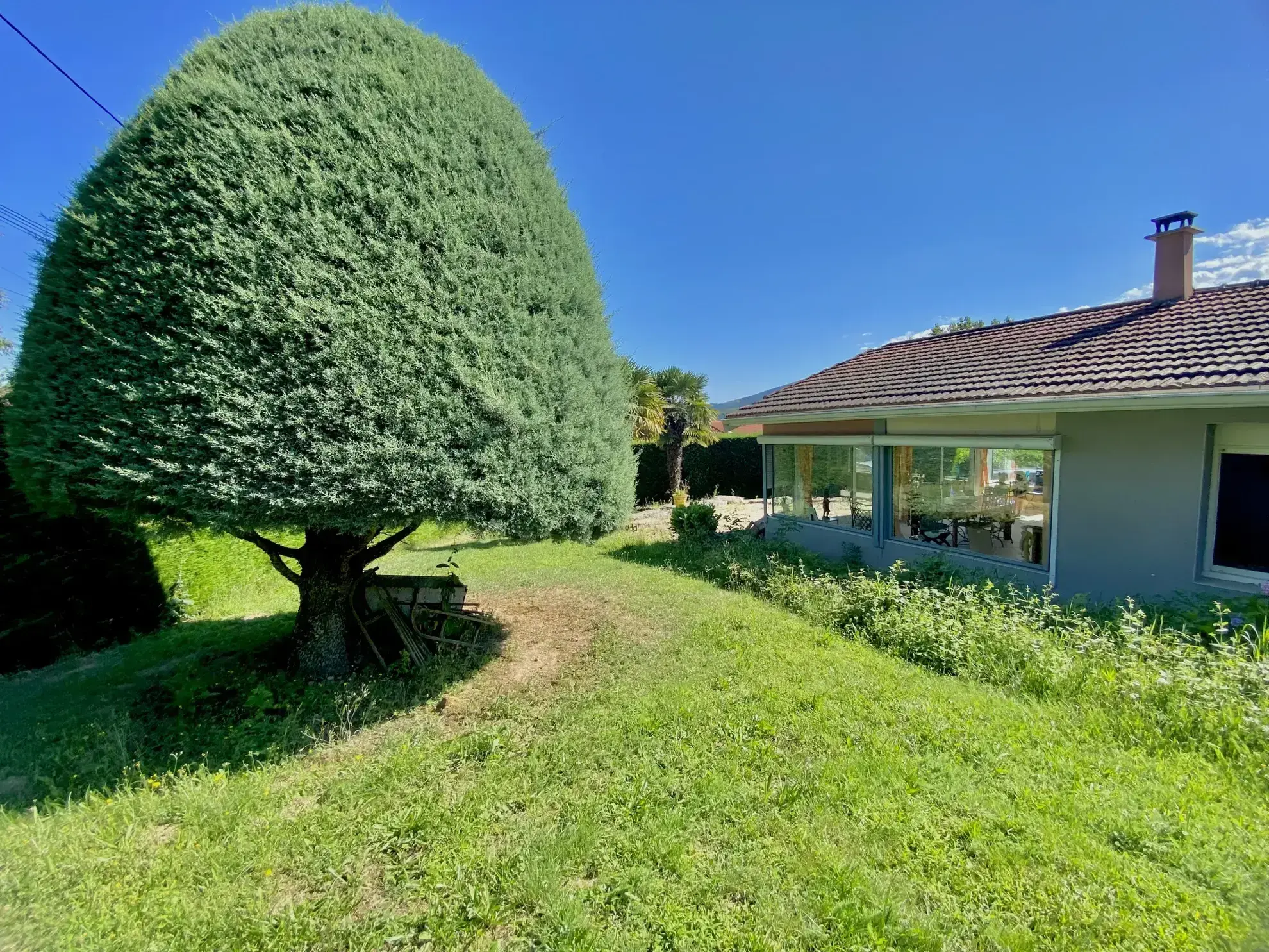 Maison exceptionnelle à vendre à Bourg Argental avec piscine et terrasse 