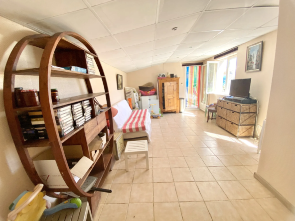 Maison exceptionnelle à vendre à Bourg Argental avec piscine et terrasse 