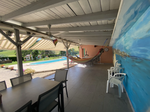 Maison exceptionnelle à vendre à Bourg Argental avec piscine et terrasse 