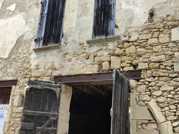 Maison en pierre à rénover entièrement à Saint Macaire