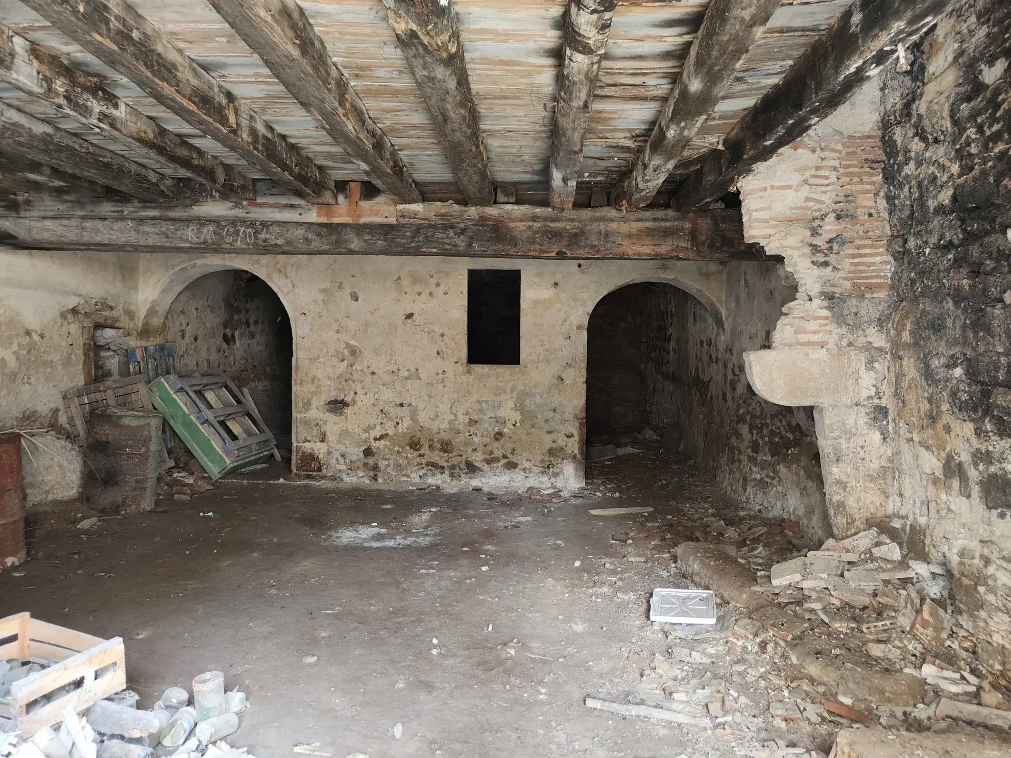 Maison en pierre à rénover entièrement à Saint Macaire 