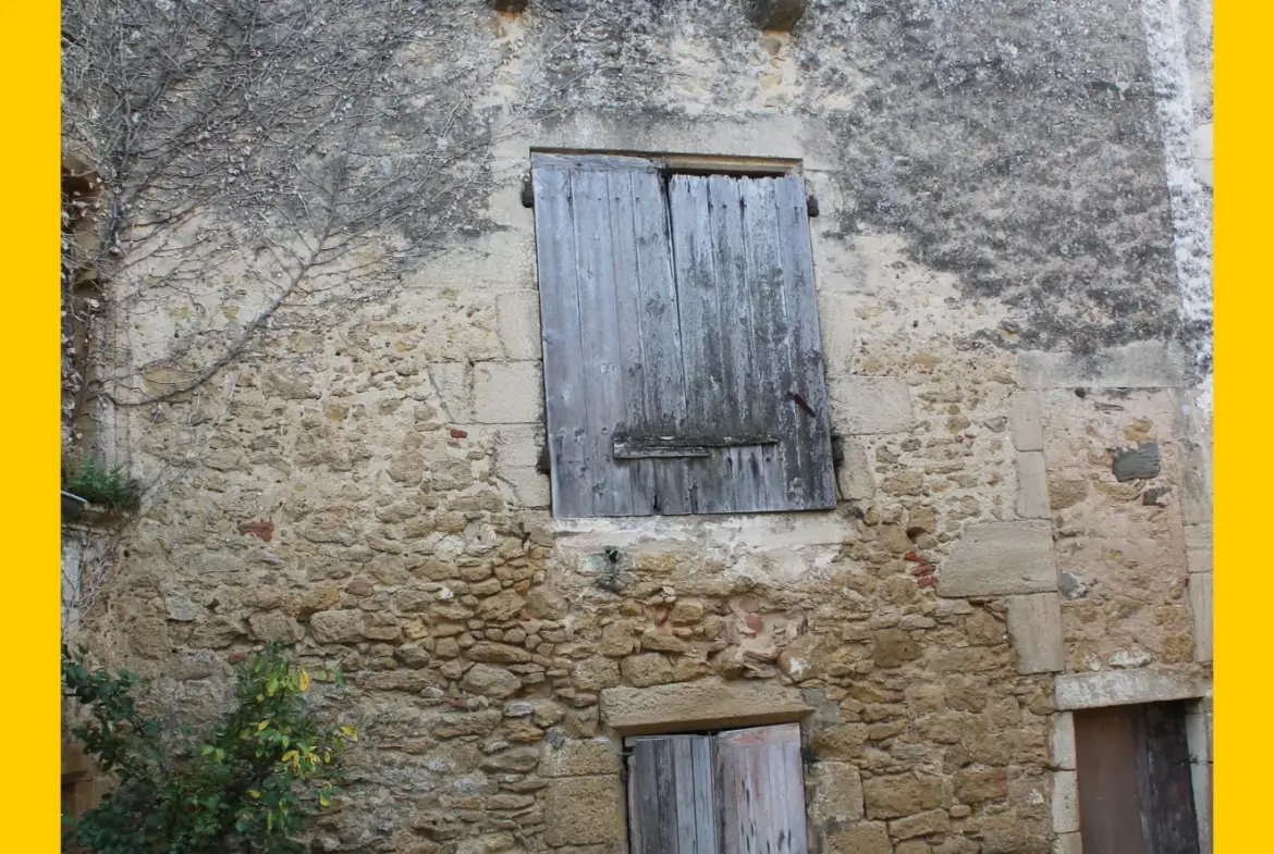 Maison en pierre à rénover entièrement à Saint Macaire 