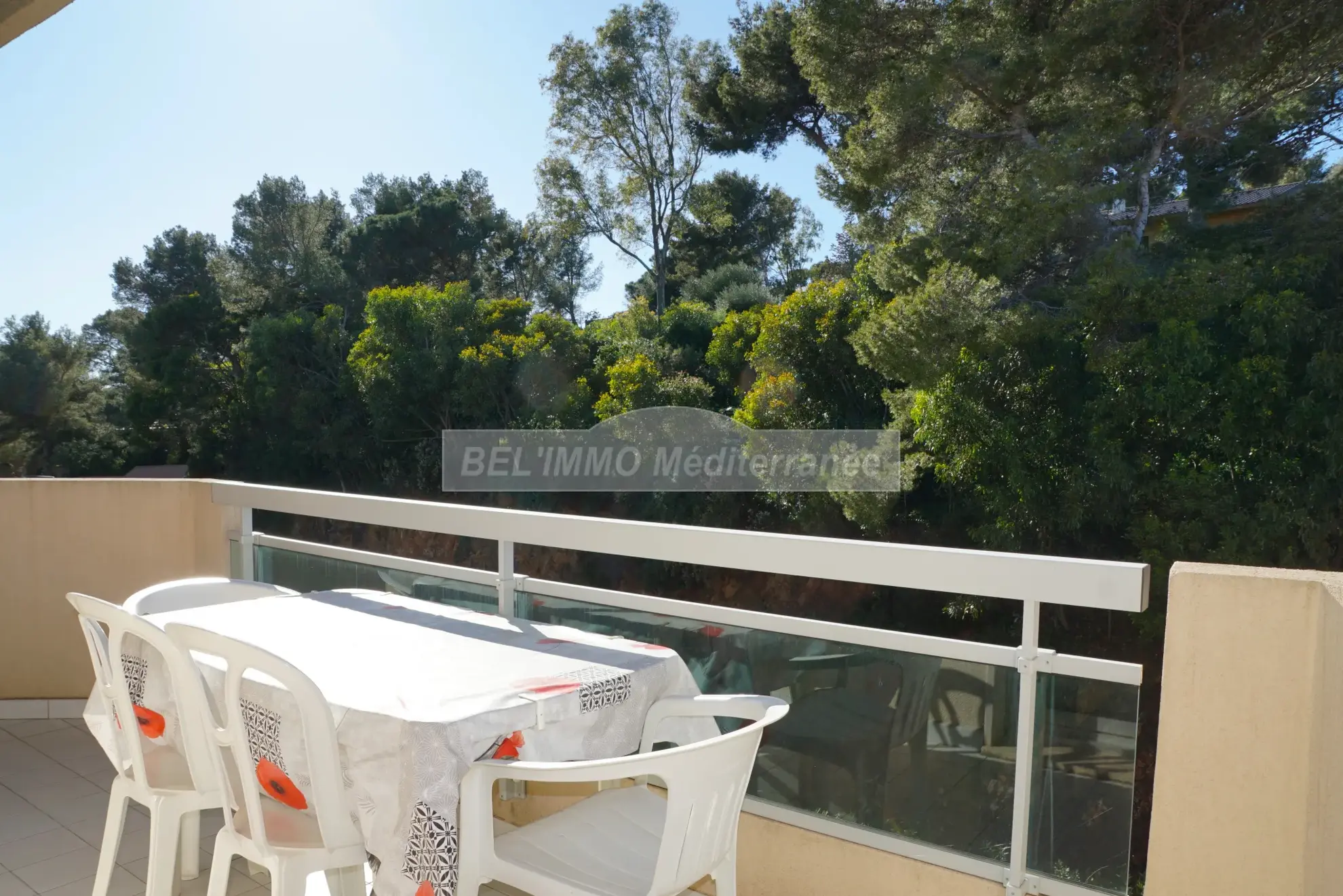 F2 meublé à Cavalaire sur mer avec Terrasse et Garage à 50m de la Plage 