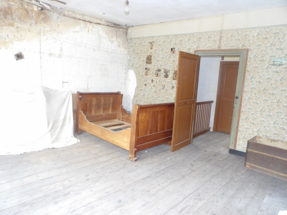 Immeuble 4 niveaux à vendre en centre-ville de Saint-Savinien 