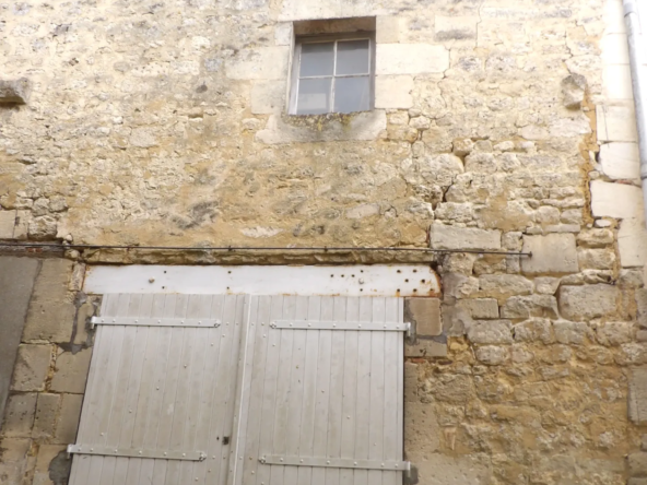 Immeuble 4 niveaux à vendre en centre-ville de Saint-Savinien 