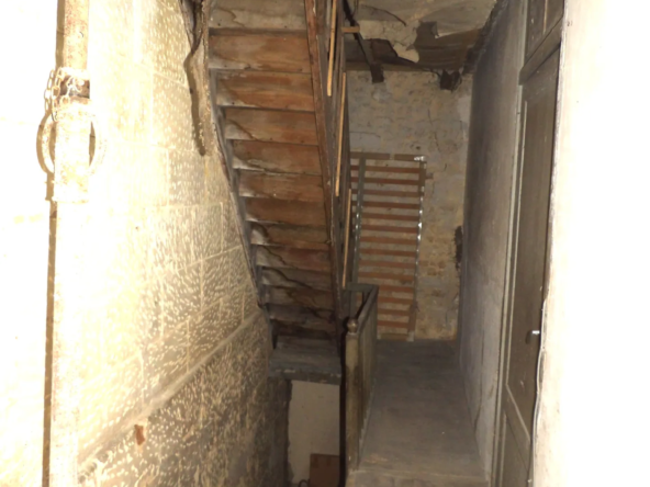Immeuble 4 niveaux à vendre en centre-ville de Saint-Savinien 