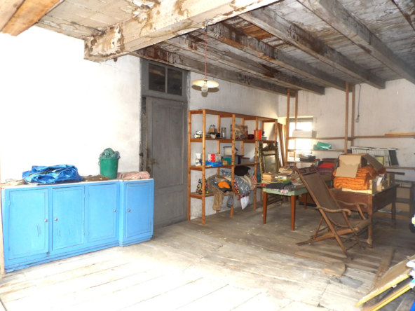 Immeuble 4 niveaux à vendre en centre-ville de Saint-Savinien 