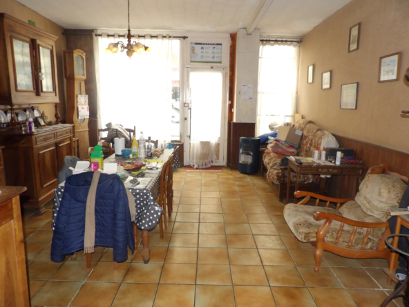 Immeuble 4 niveaux à vendre en centre-ville de Saint-Savinien 
