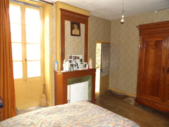 Immeuble 4 niveaux à vendre en centre-ville de Saint-Savinien 