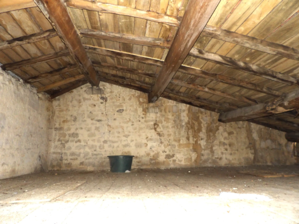 Immeuble 4 niveaux à vendre en centre-ville de Saint-Savinien 
