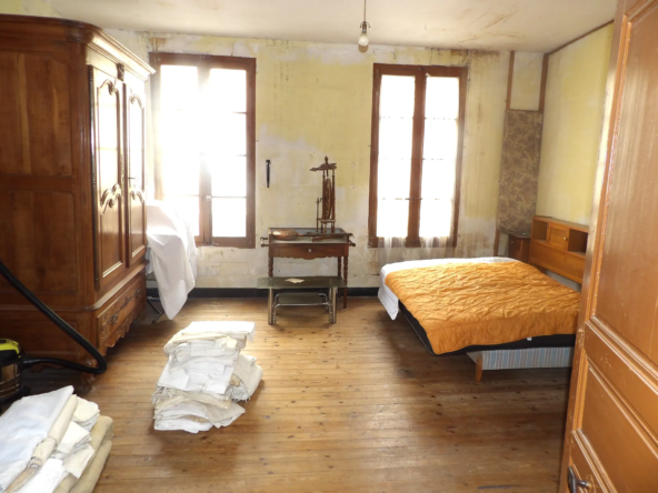 Immeuble 4 niveaux à vendre en centre-ville de Saint-Savinien 