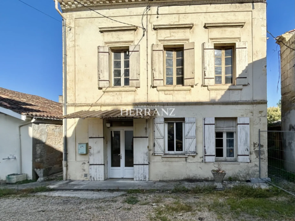 Maison de ville à rénover de 5 pièces à St Denis de Pile