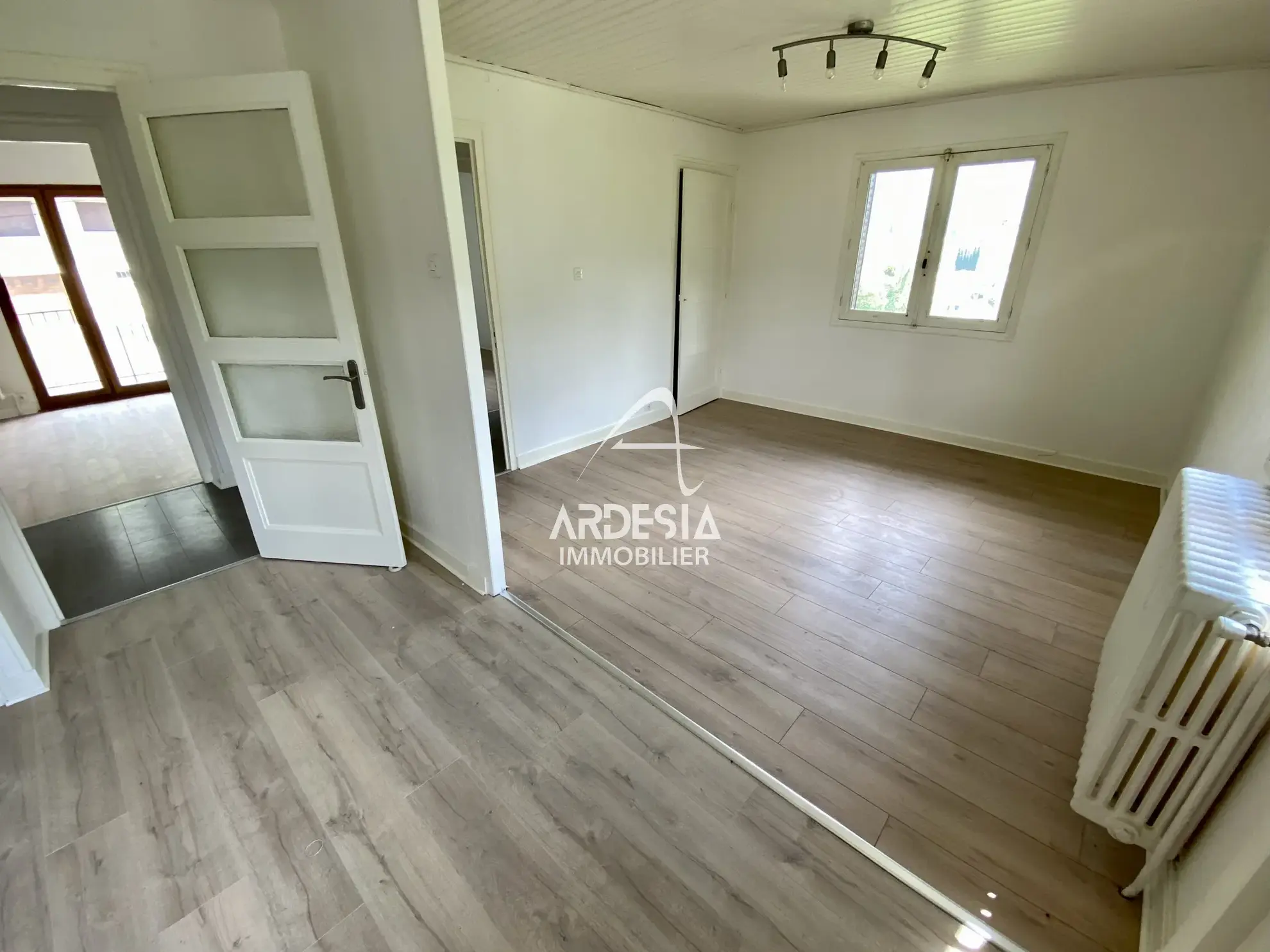 À Vendre : Appartement T3 avec Jardin et Garage à Saint-Julien-Mont-Denis 