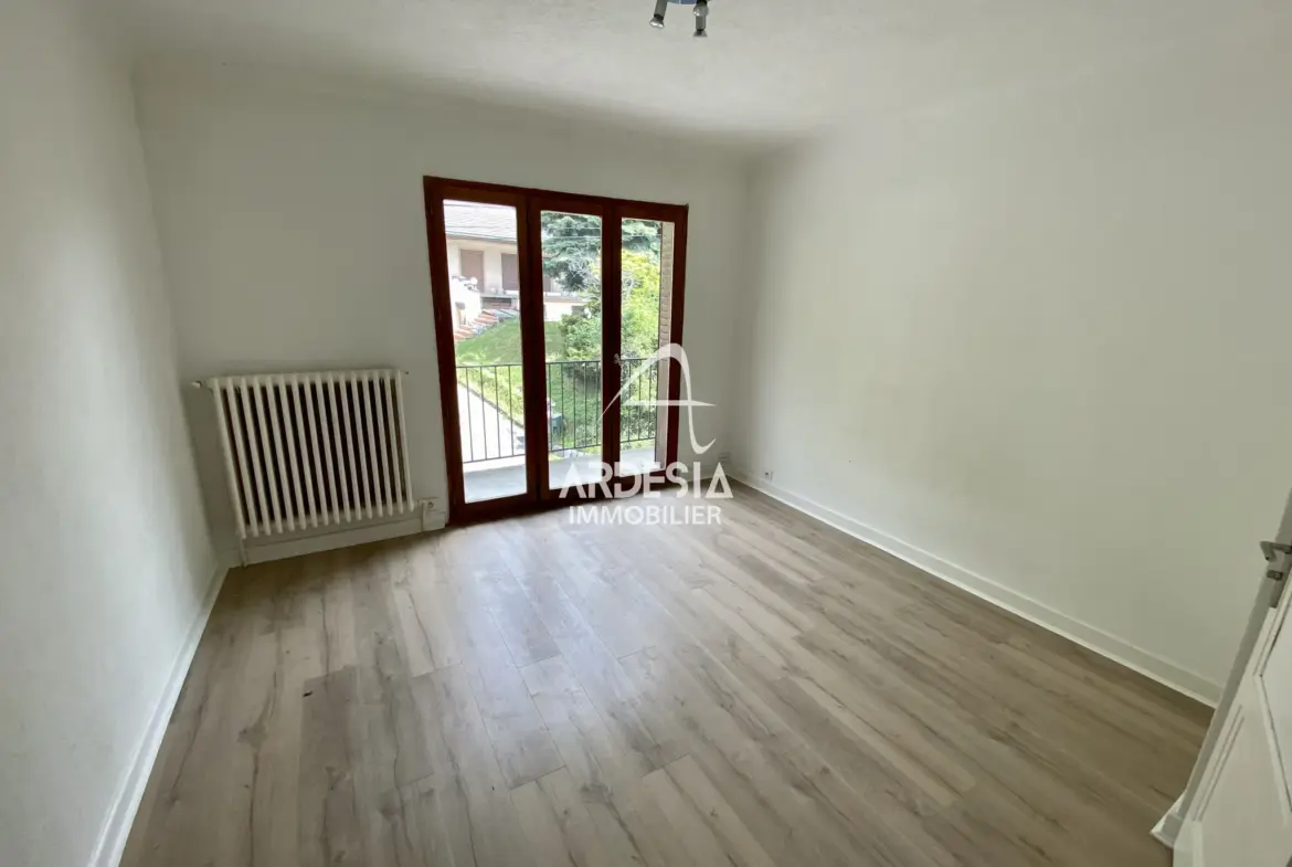 À Vendre : Appartement T3 avec Jardin et Garage à Saint-Julien-Mont-Denis 