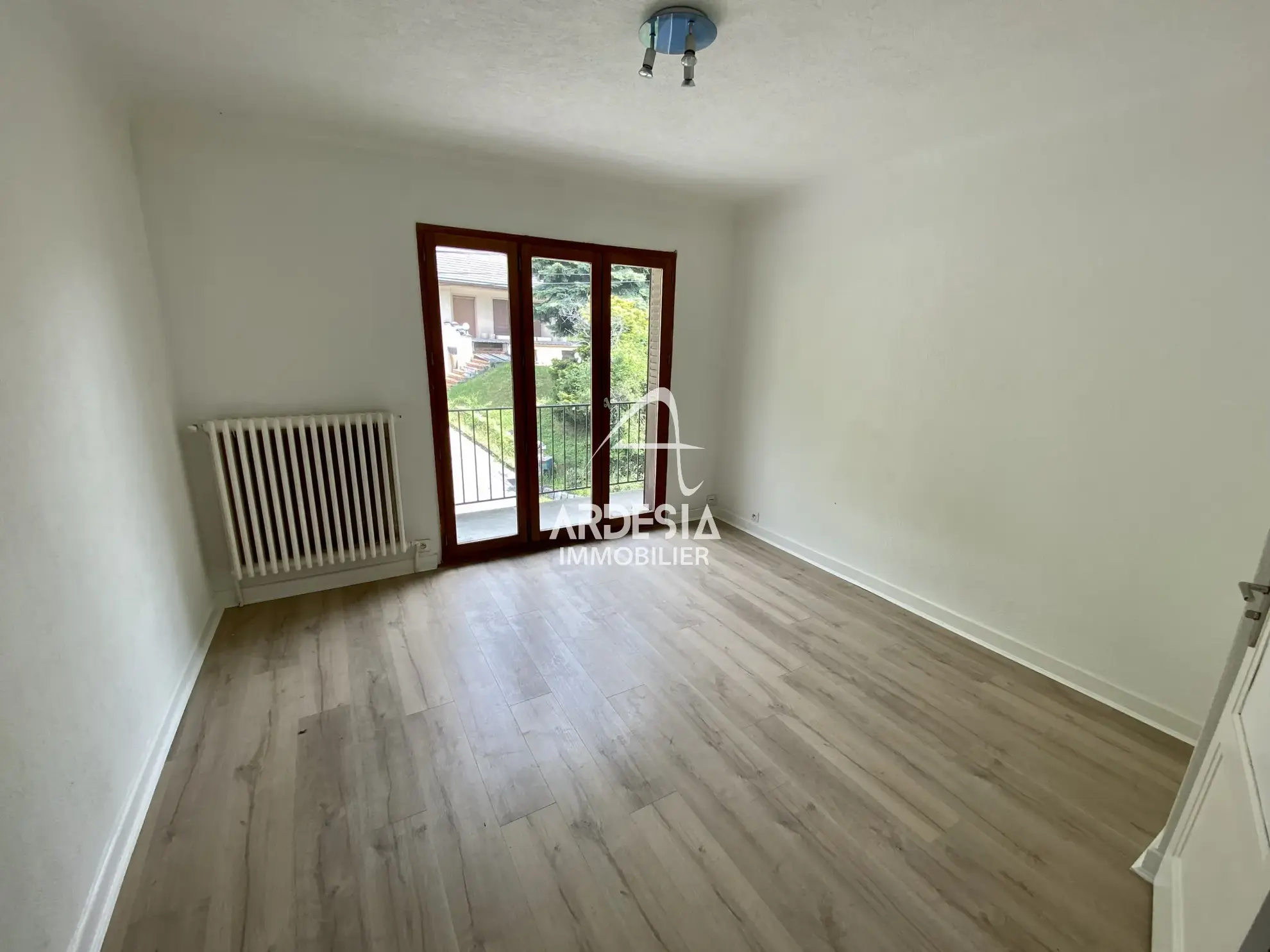 À Vendre : Appartement T3 avec Jardin et Garage à Saint-Julien-Mont-Denis 