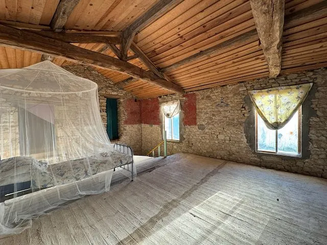 Maison en pierres à rénover à Saint Martin Lars 