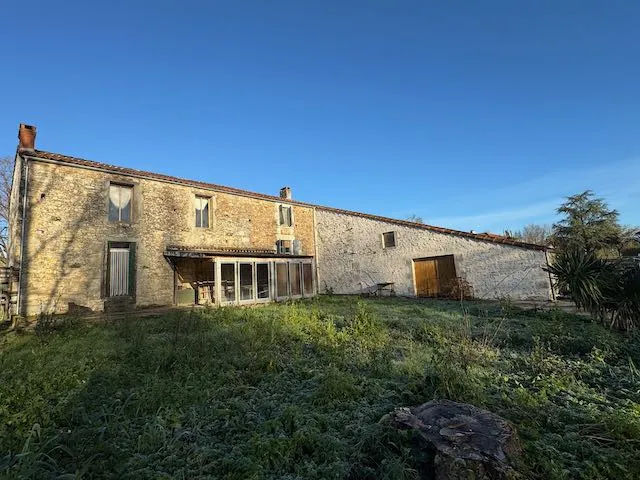 Maison en pierres à rénover à Saint Martin Lars 