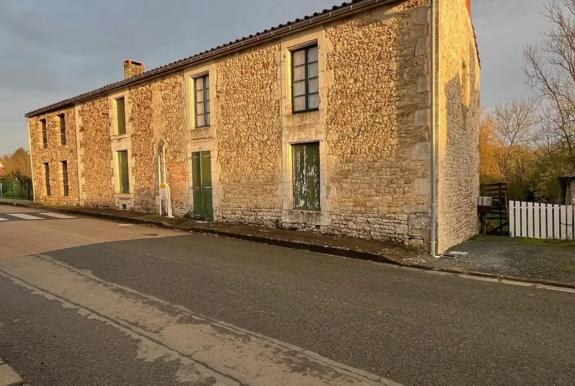 Maison en pierres à rénover à Saint Martin Lars 