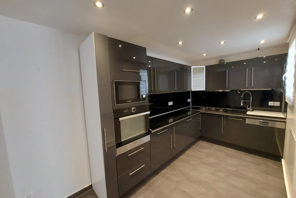 Maison à vendre à Mantes-La-Jolie - 95 m² avec jardin et terrasse 