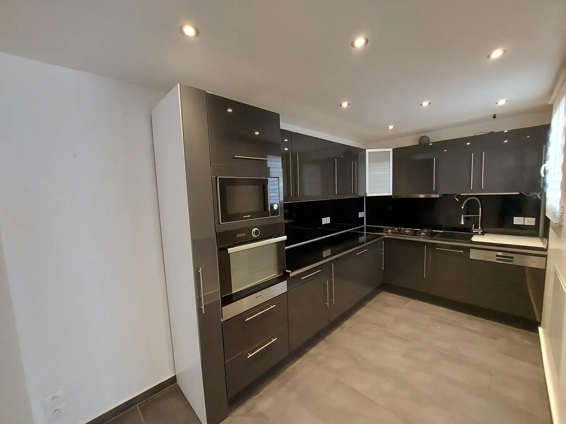 Maison à vendre à Mantes-La-Jolie - 95 m² avec jardin et terrasse 