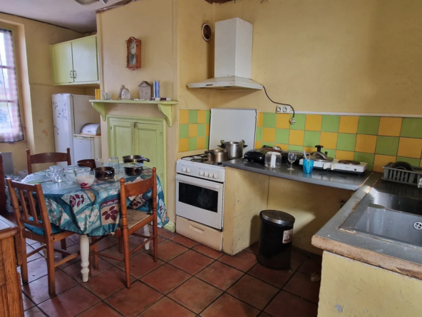 À vendre : Maison pierres avec grange à Lubersac 