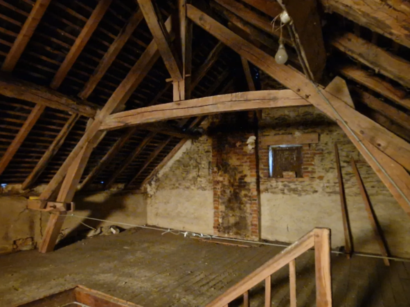 À vendre : Maison pierres avec grange à Lubersac 