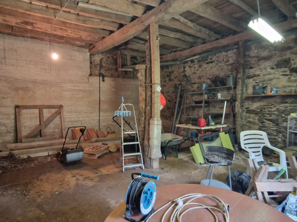 À vendre : Maison pierres avec grange à Lubersac 