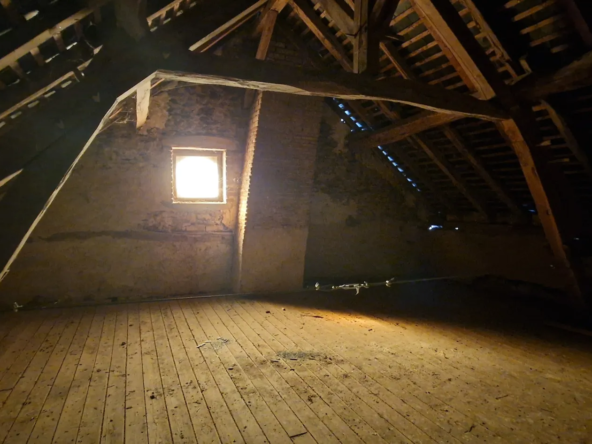 À vendre : Maison pierres avec grange à Lubersac 