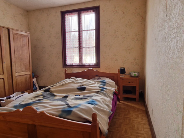 À vendre : Maison pierres avec grange à Lubersac 