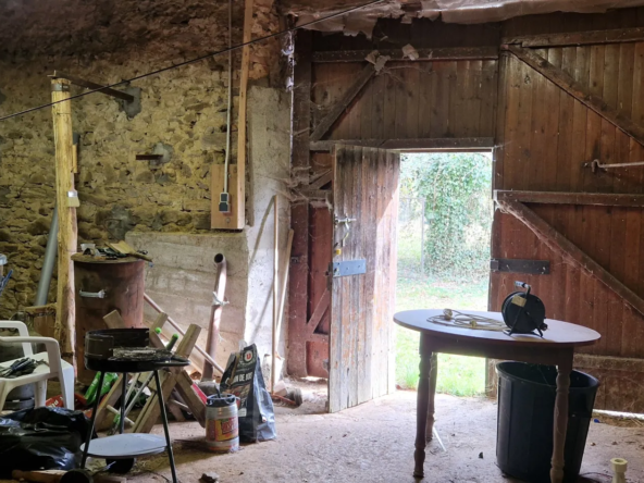 À vendre : Maison pierres avec grange à Lubersac 