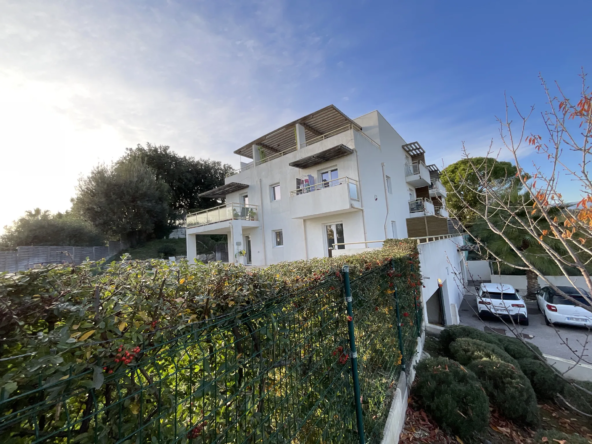 Studio meublé avec vue dégagée à Saint Pierre de Féric 