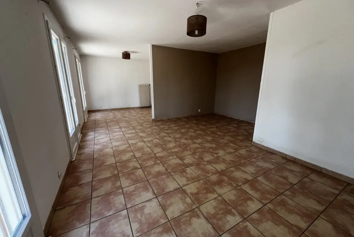 Maison plain-pied à vendre à Langon - 3 chambres, terrain arboré 
