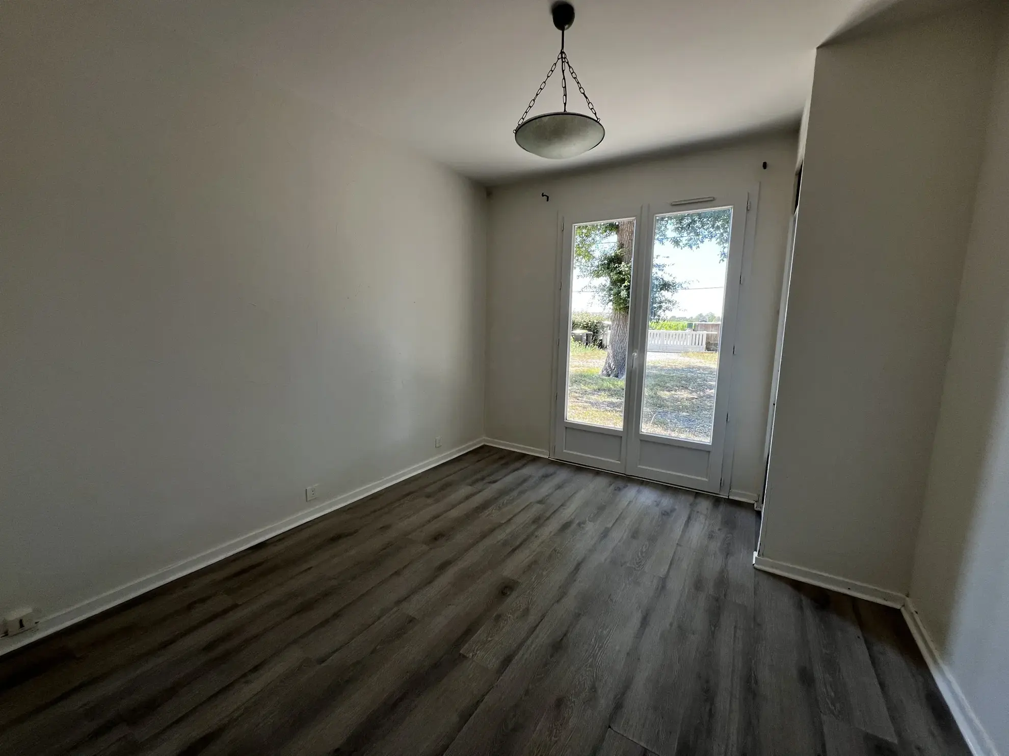 Maison plain-pied à vendre à Langon - 3 chambres, terrain arboré 