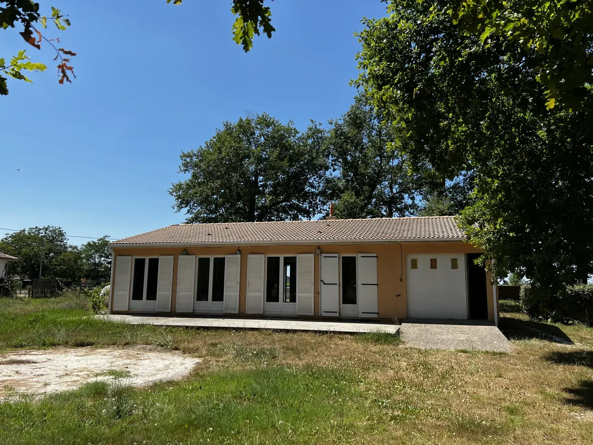 Maison plain-pied à vendre à Langon - 3 chambres, terrain arboré 