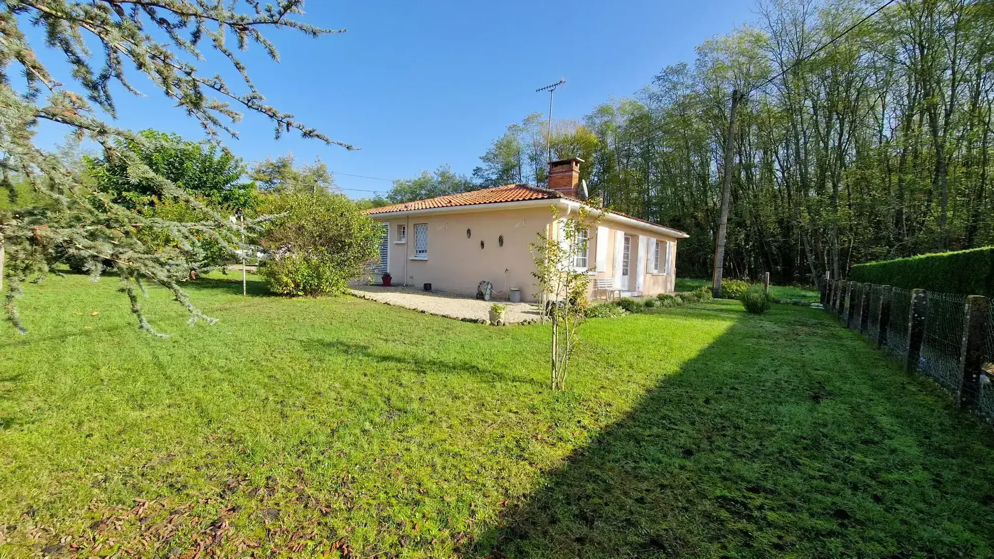 Maison à vendre à Saint-Symphorien avec 3 chambres et jardin 