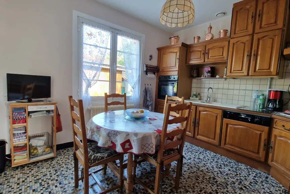 Maison à vendre à Saint-Symphorien avec 3 chambres et jardin 