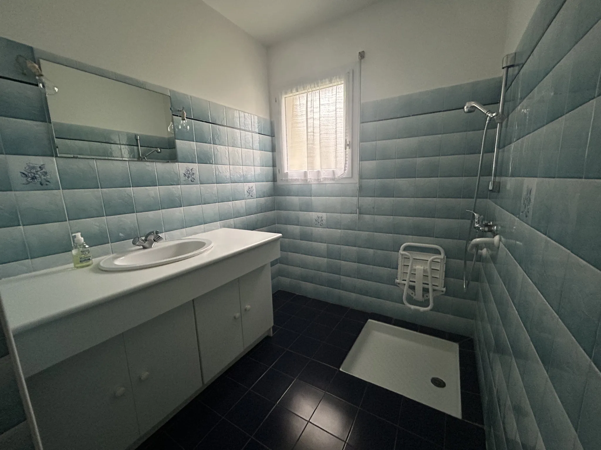 Maison de 115 m² à vendre à Saint-Barthélemy, 3 chambres, garage et jardin 