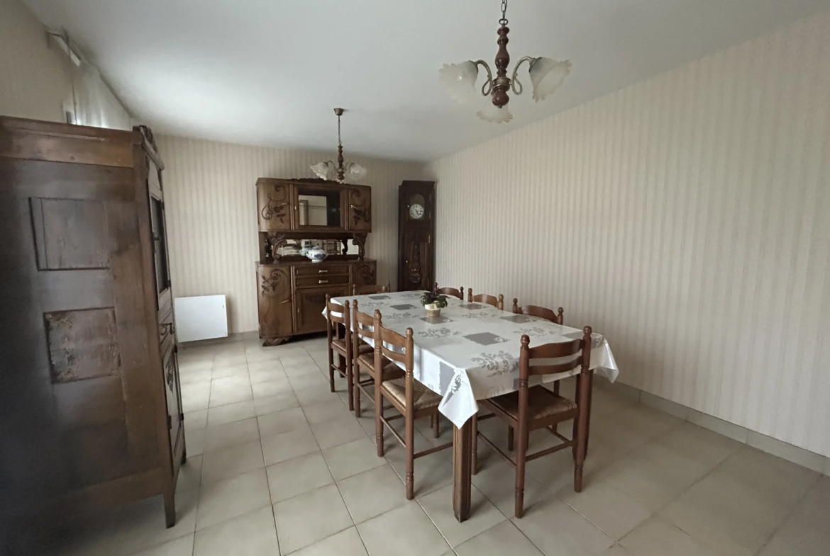Maison de 115 m² à vendre à Saint-Barthélemy, 3 chambres, garage et jardin 