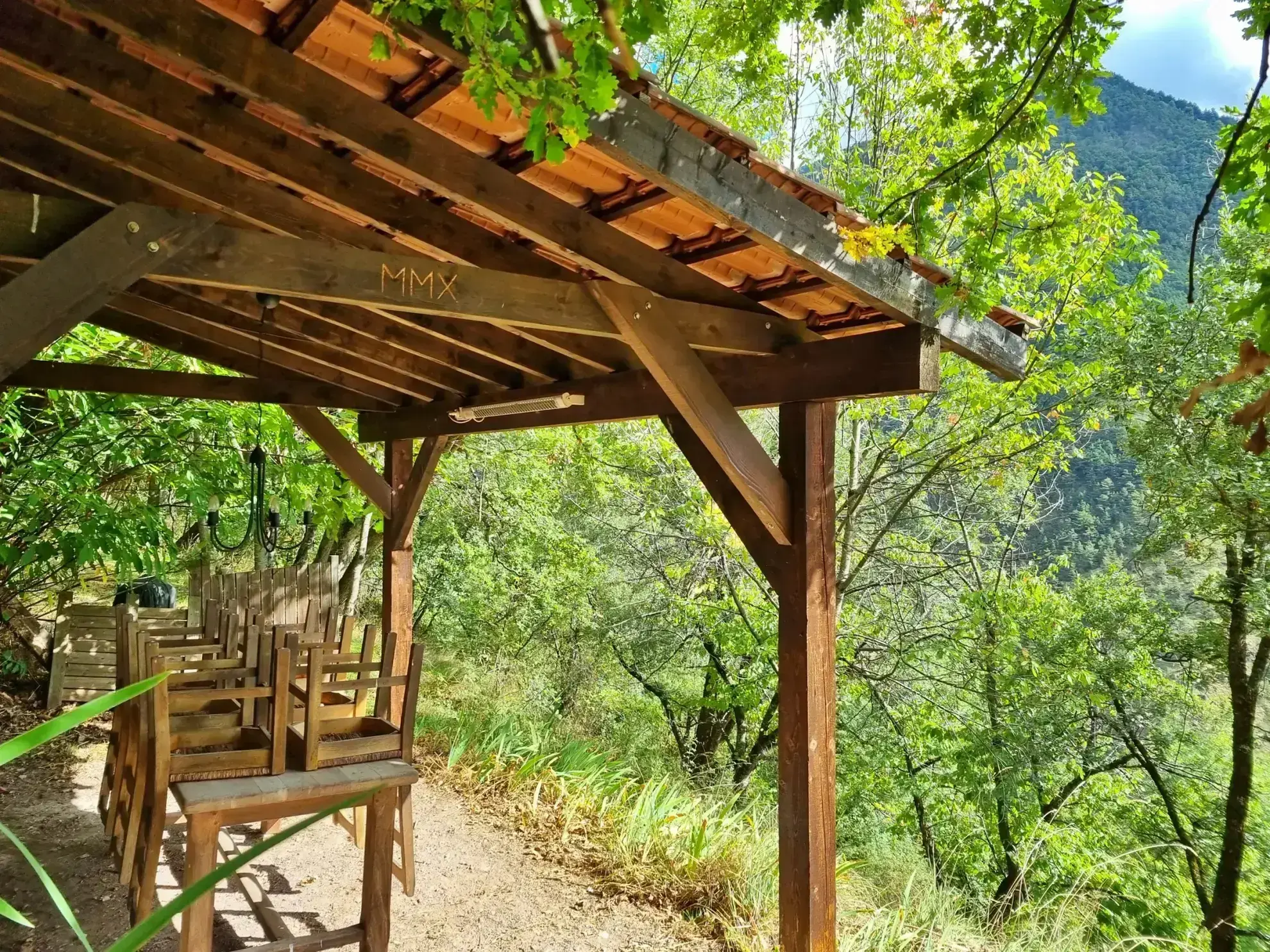 Terrain de Loisir de 1252 m2 aux Adrets, près de Belvédère 
