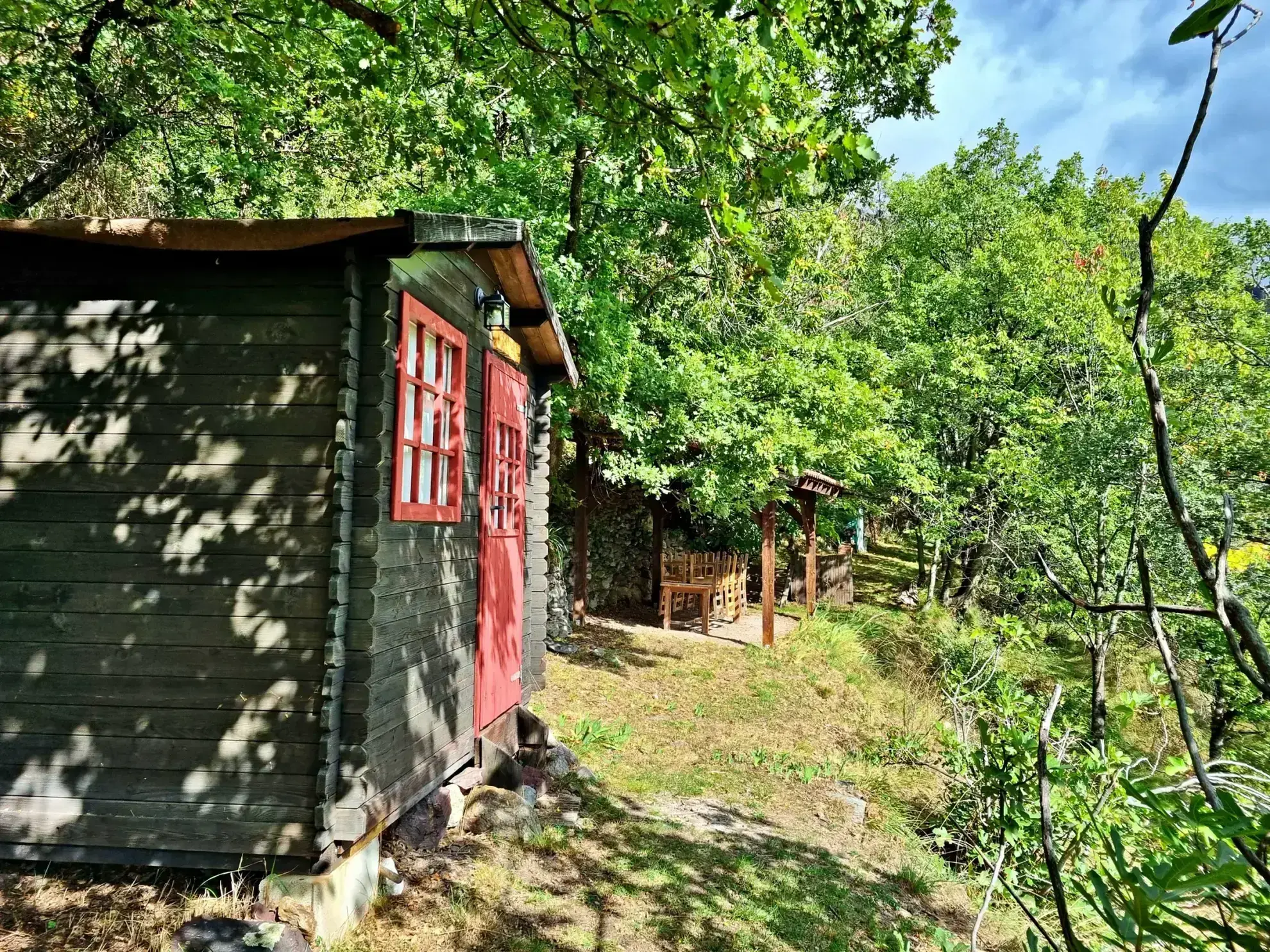 Terrain de Loisir de 1252 m2 aux Adrets, près de Belvédère 