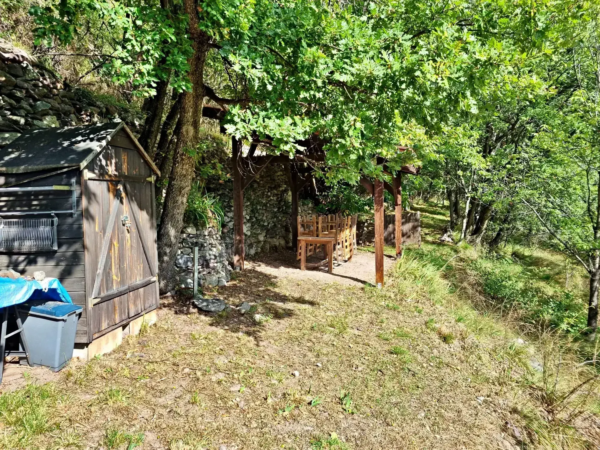 Terrain de Loisir de 1252 m2 aux Adrets, près de Belvédère 