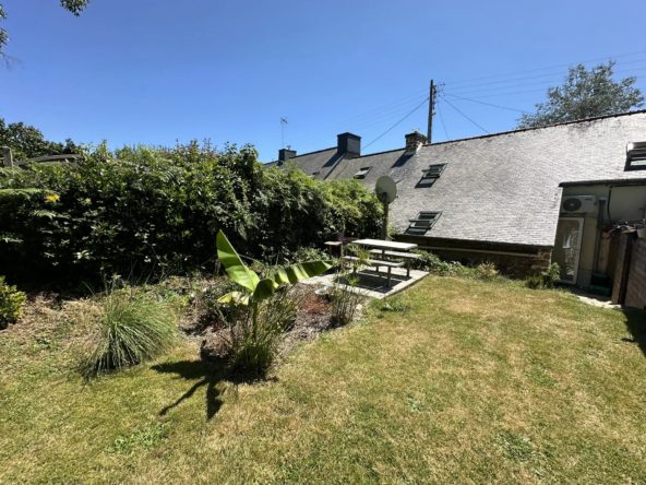 Maisons du 19e siècle à Plumeliau avec jardin